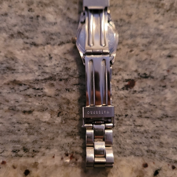 GUESS Watch - Picture 4 of 5